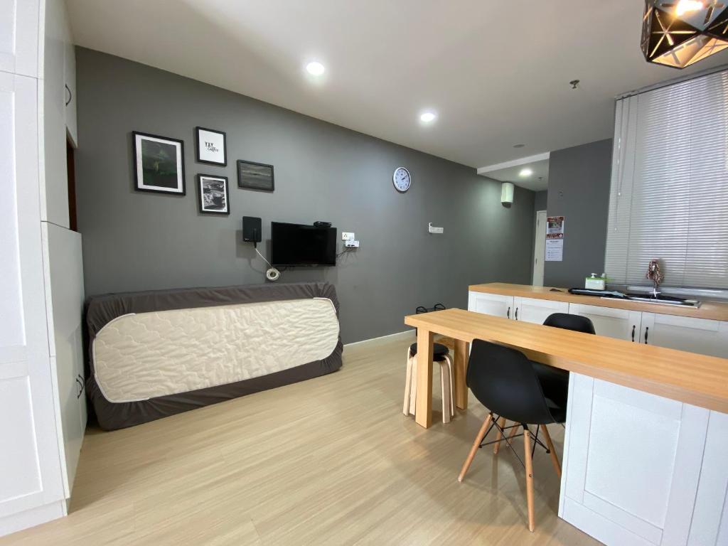 A Modern & Homely Studio with Pool and Gym photo 1