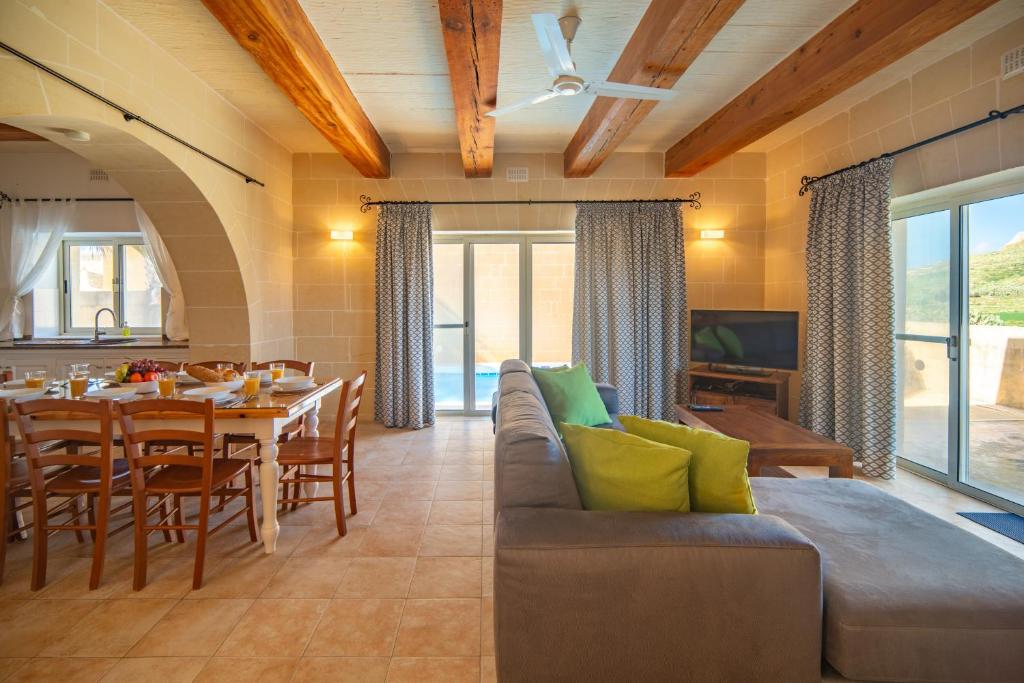 Rebekah Holiday Home photo 3
