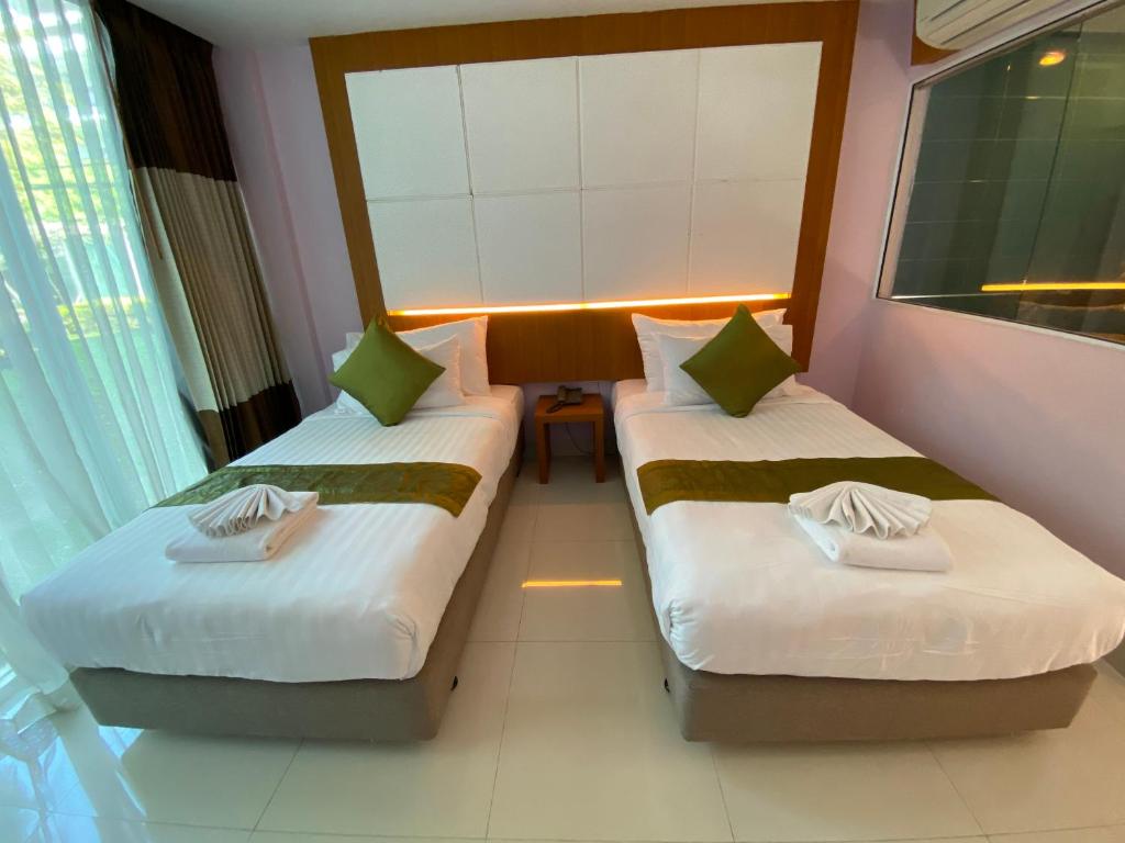 A Hotel Simply photo 2