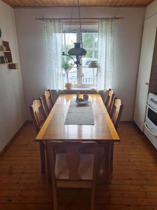 Trevlig och havsnära stuga photo 2