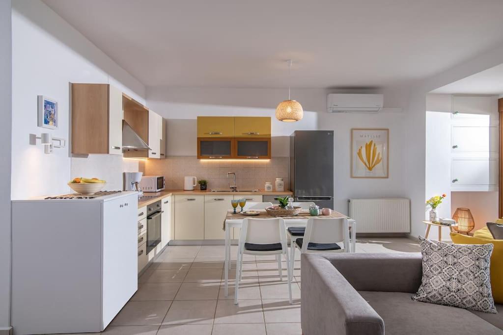 Beachfront Yellow apt-Ligaria beach photo 3