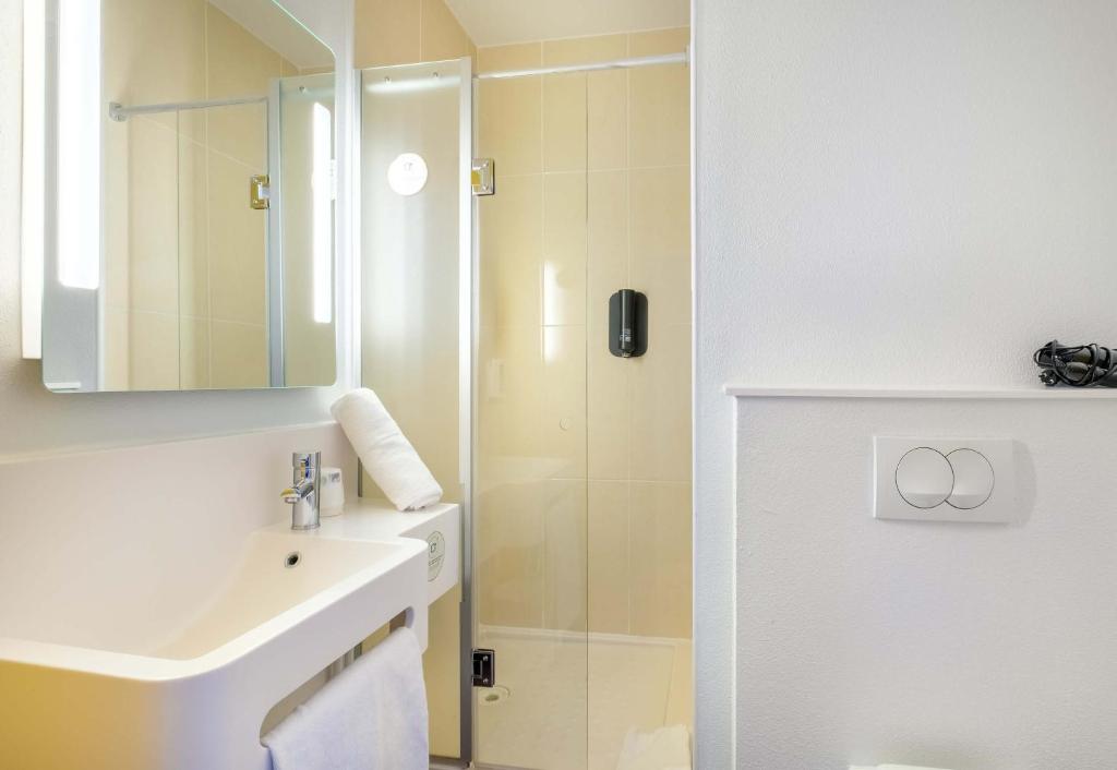 비앤비 호텔 칸 라 보카 플라지 (B&B Hotel Cannes La Bocca Plage) - 화장실