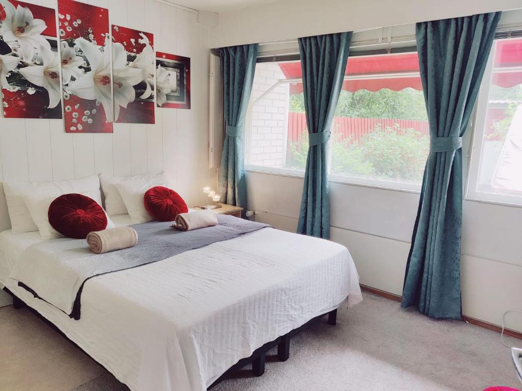 Cozy and Spacious Row House photo 4