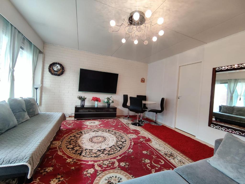 Cozy and Spacious Row House photo 2