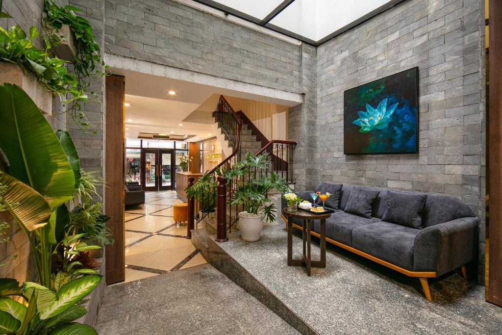 Golden Sun Suites Hotel