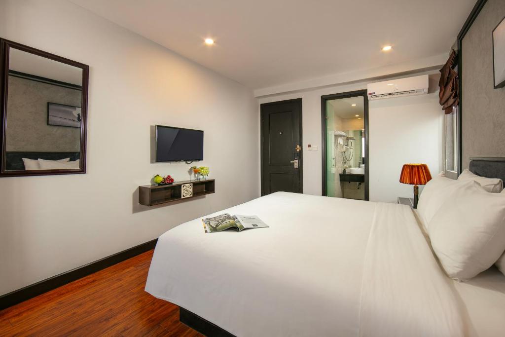 Golden Sun Suites Hotel