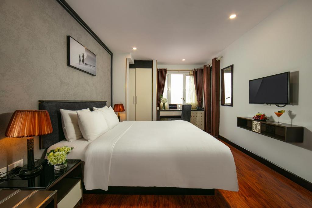 Golden Sun Suites Hotel