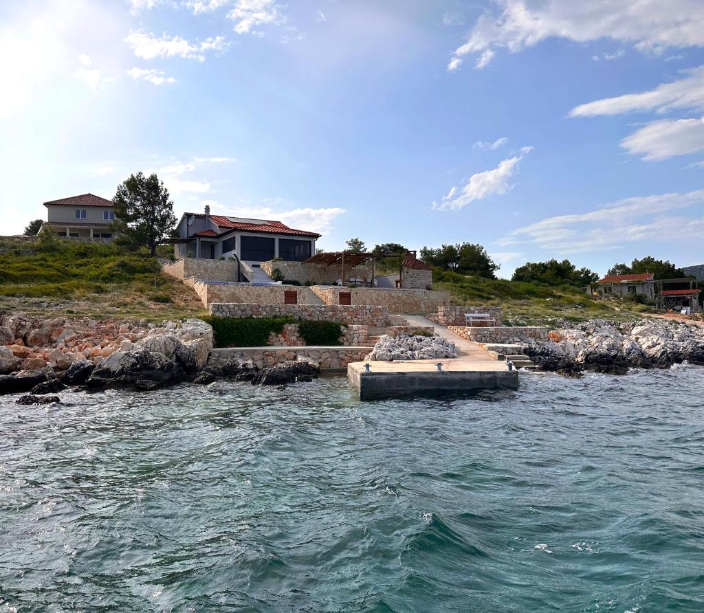 La Isla photo 3