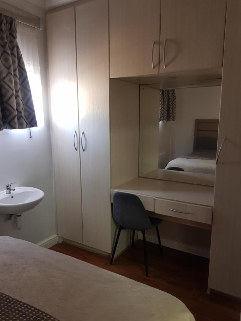 Winchester Place photo 4