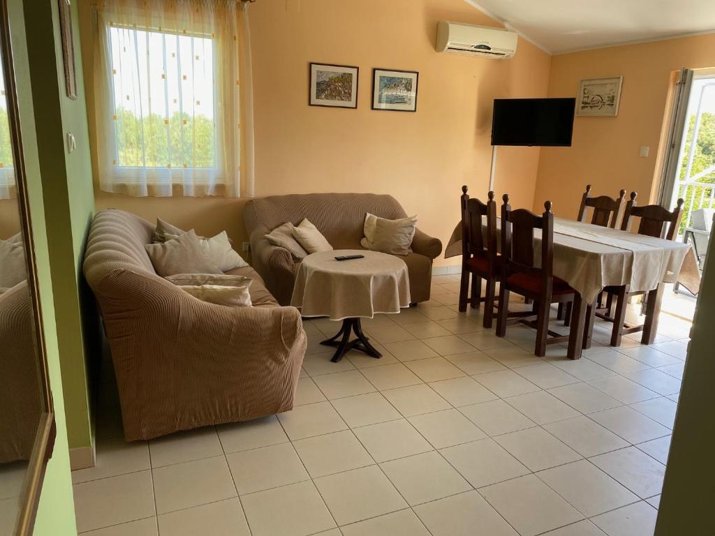 Someplace Apartments photo 4