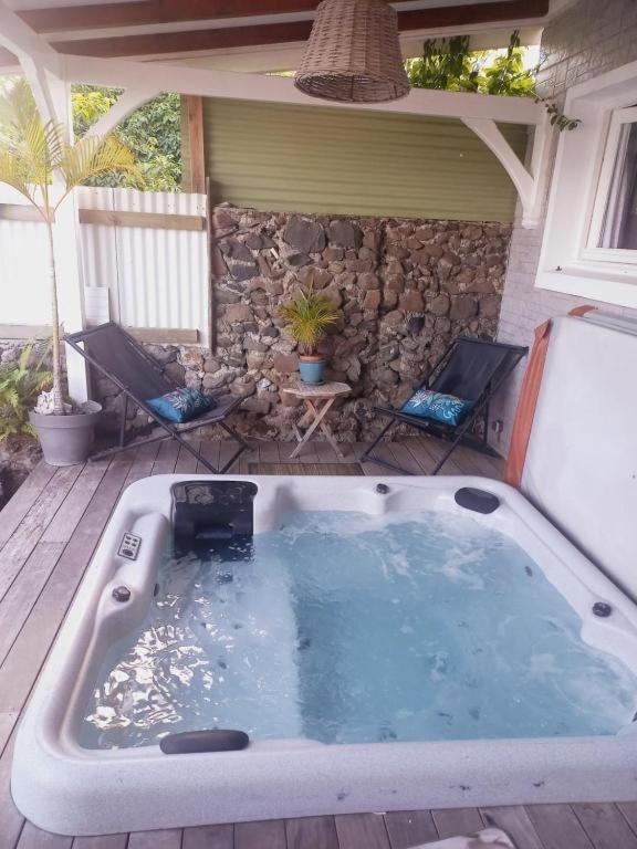 Une pause s'impose au Vauclin avec votre jacuzzi privatif pour 3 nuits minimum photo 3