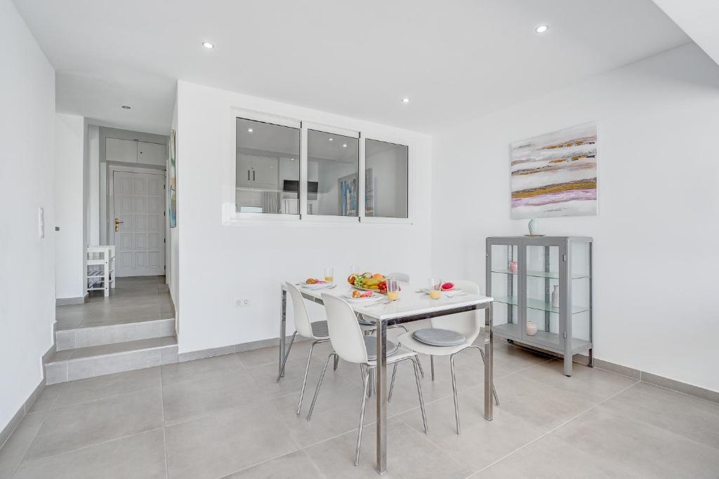 Stunning flat with wonderful sea views by Olax Rentals - Tap to explore photos