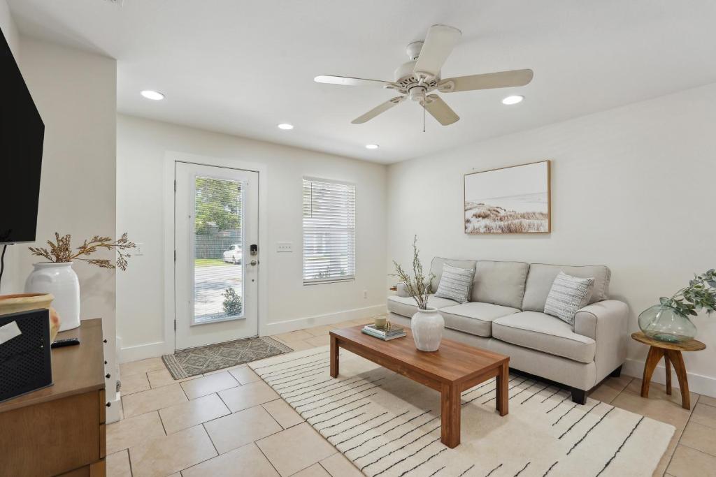 Panama City Beach Vacation Rental about 1 Mi to Beach! photo 3