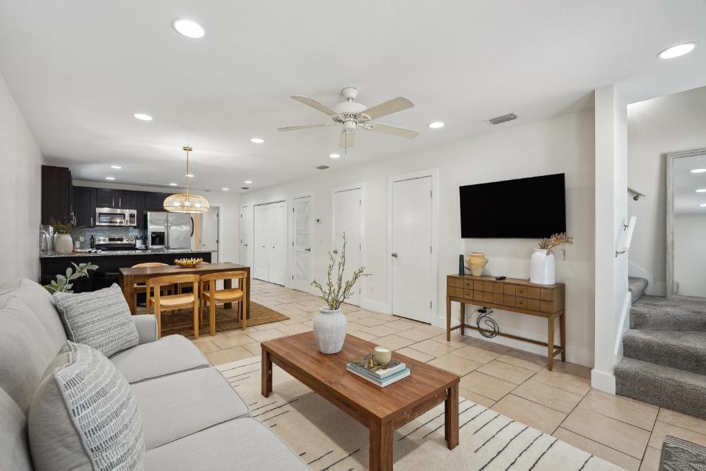 Panama City Beach Vacation Rental about 1 Mi to Beach! photo 4