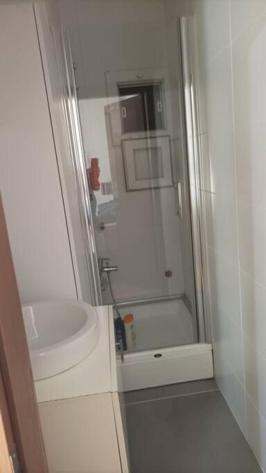 3 rooms and living room, centrally located, large apartment photo 4