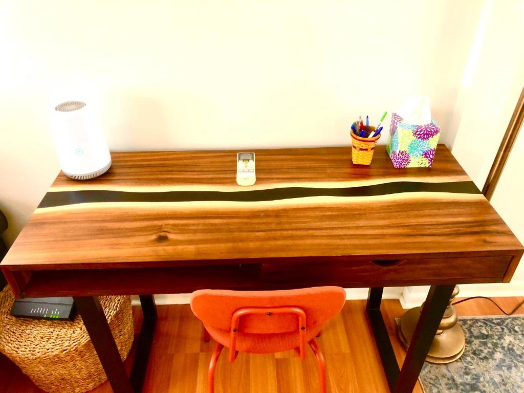 Homey 2 bedroom Apartment, Minutes from Everything! photo 3