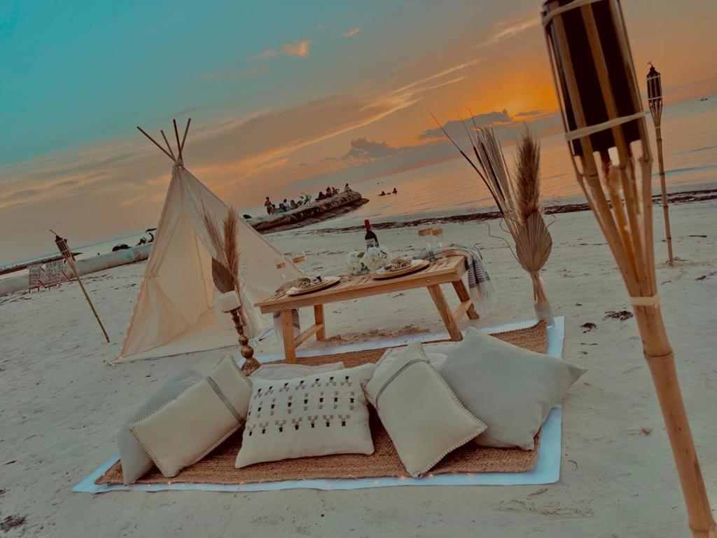 Picnic on the beach photo 3