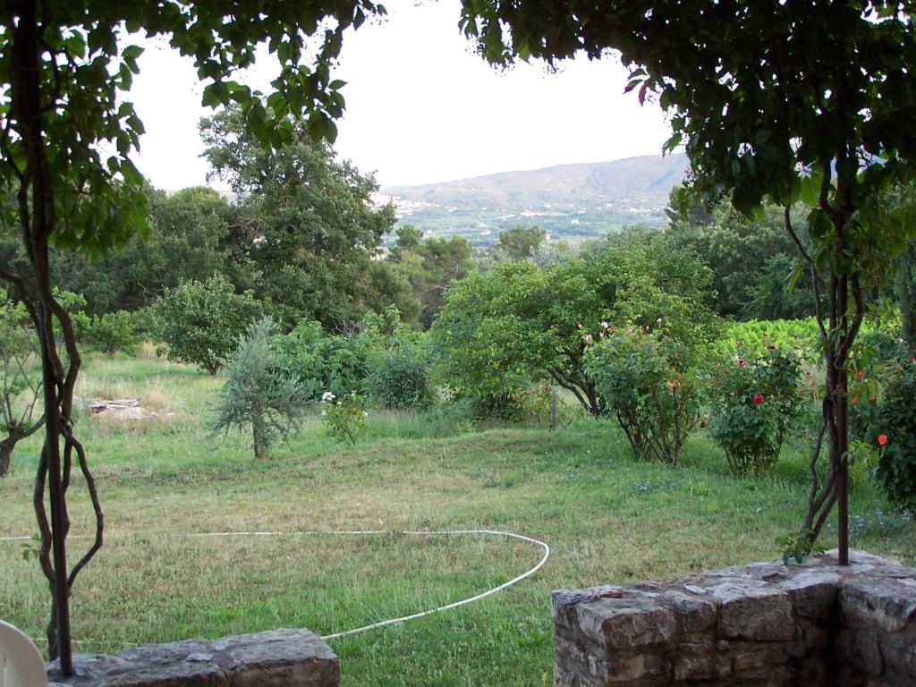 Les Vendangeurs, gîte au milieu des vignes face au Luberon photo 4