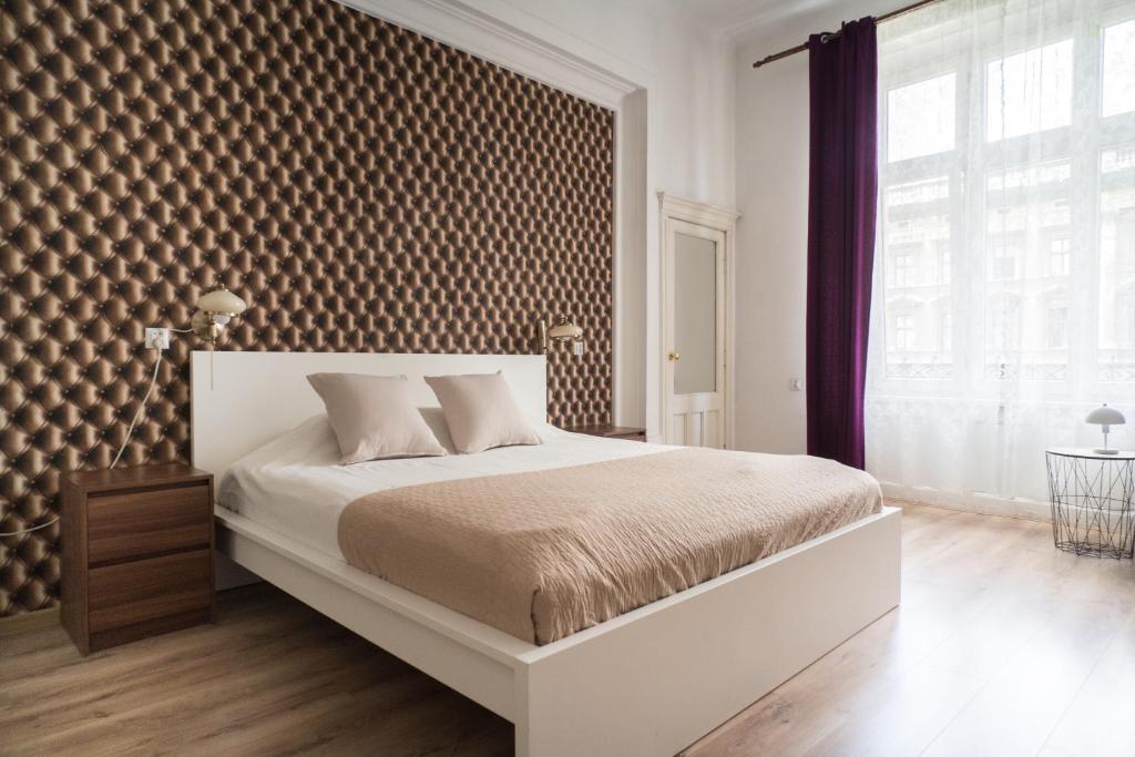 Roller Aparthotel Room Type - Deluxe Double Room with City View