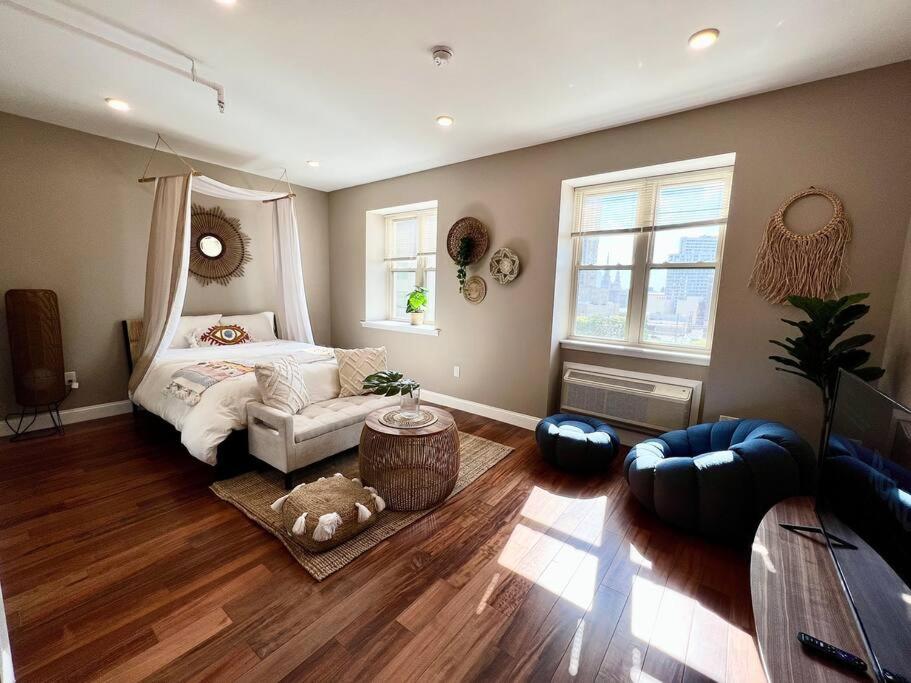 503 Bohemian Romance Apartments in center city photo 4