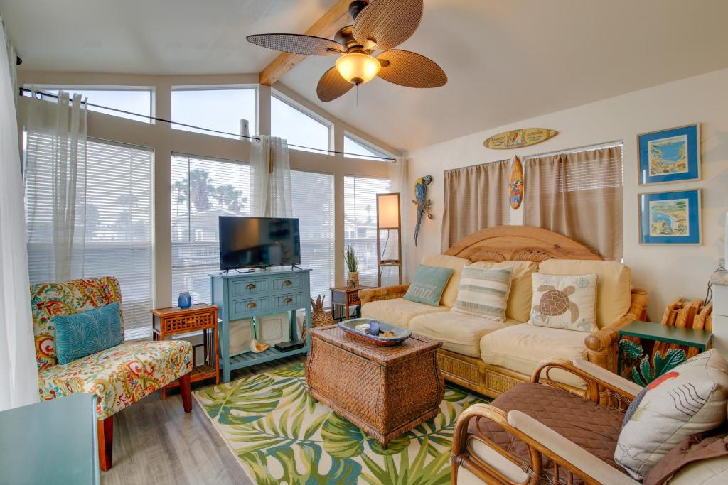 Cozy Waterfront Port Isabel Cottage with Deck! photo 2