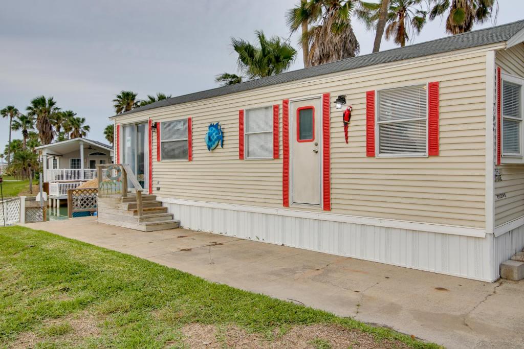 Cozy Waterfront Port Isabel Cottage with Deck! photo 1