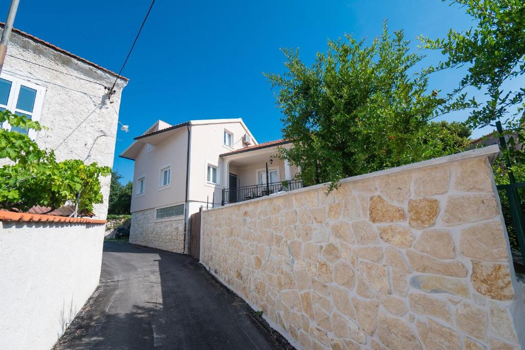House Bany photo 1