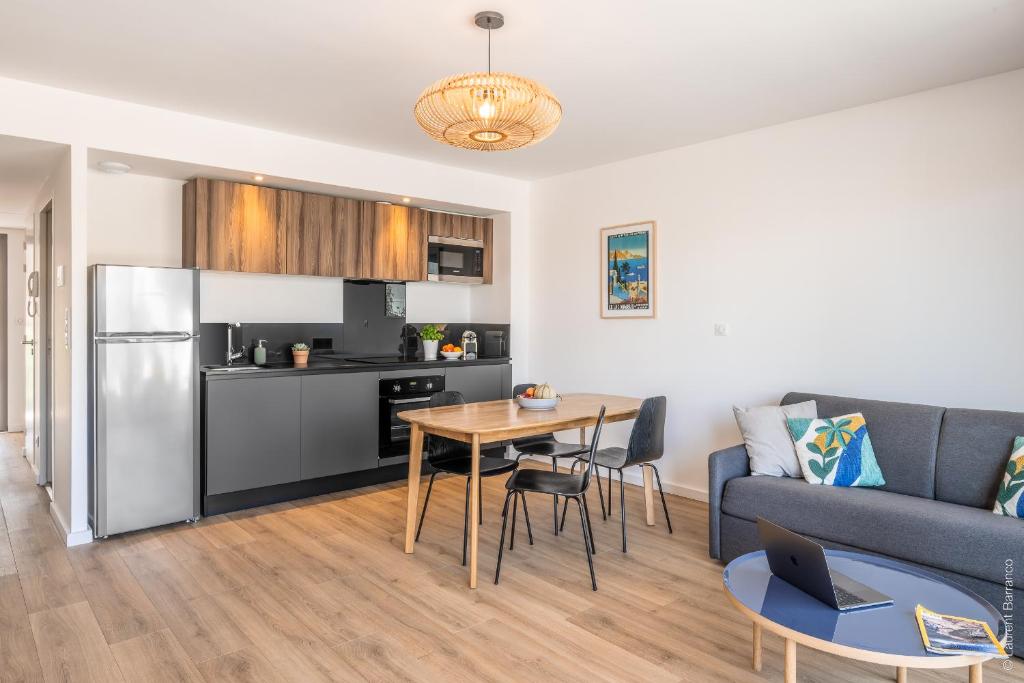 Superbe T2 neuf haut de gamme, climatisé, parking gratuit, 2eme ligne, balcon, jardin 2 photo 4