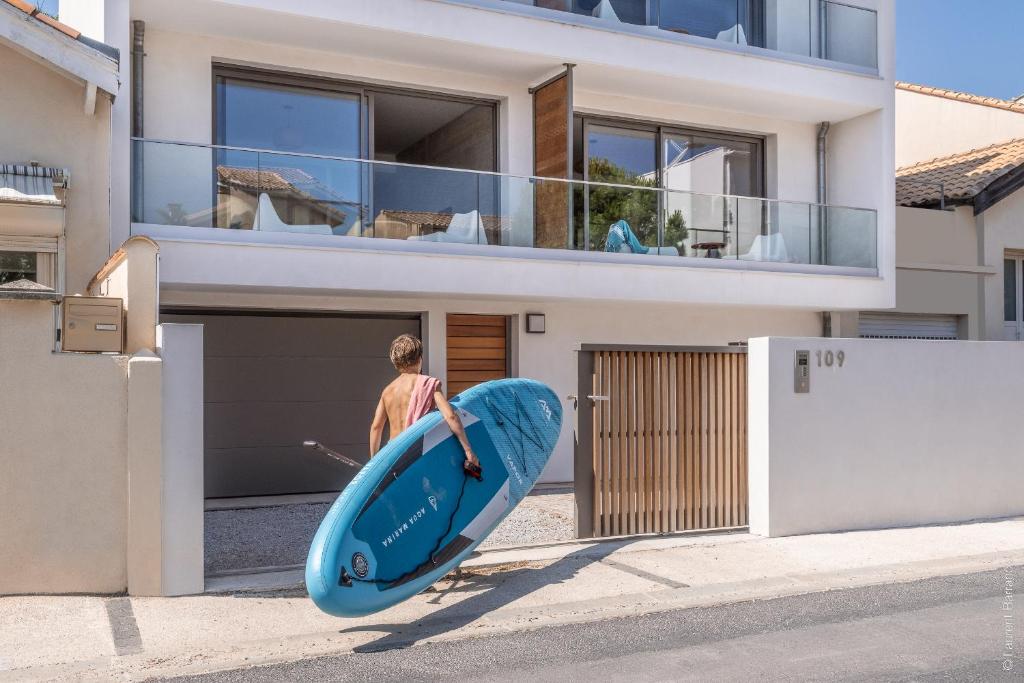 Superbe T2 neuf haut de gamme, climatisé, parking gratuit, 2eme ligne balcon, jardin photo 1