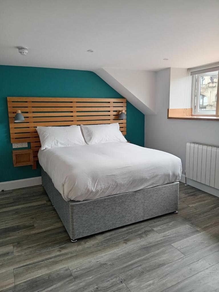 No.5 Room Type - Deluxe Double Room