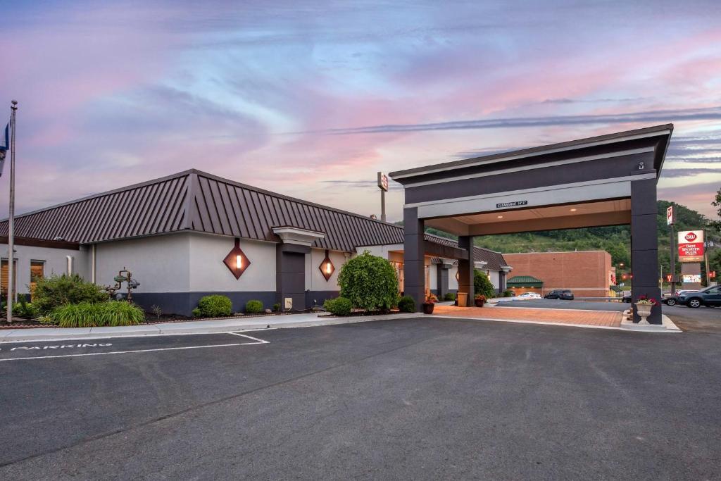 Best Western Plus Bridgeport Inn image