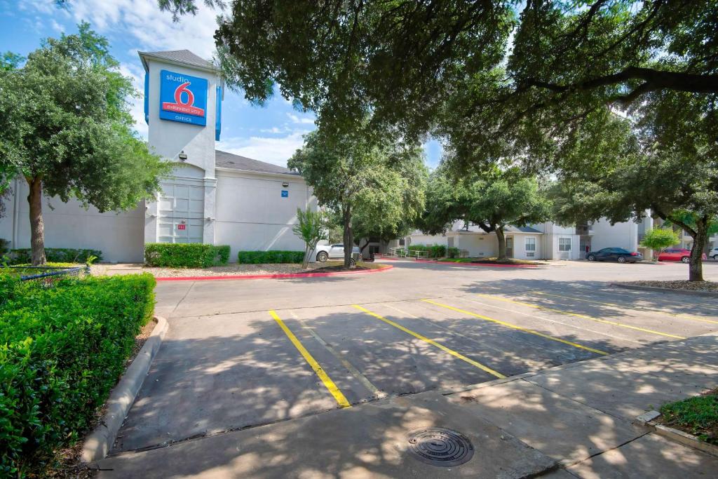 Studio 6-Austin, TX - Midtown photo 4