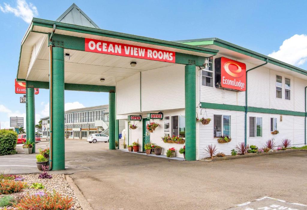 Econo Lodge image