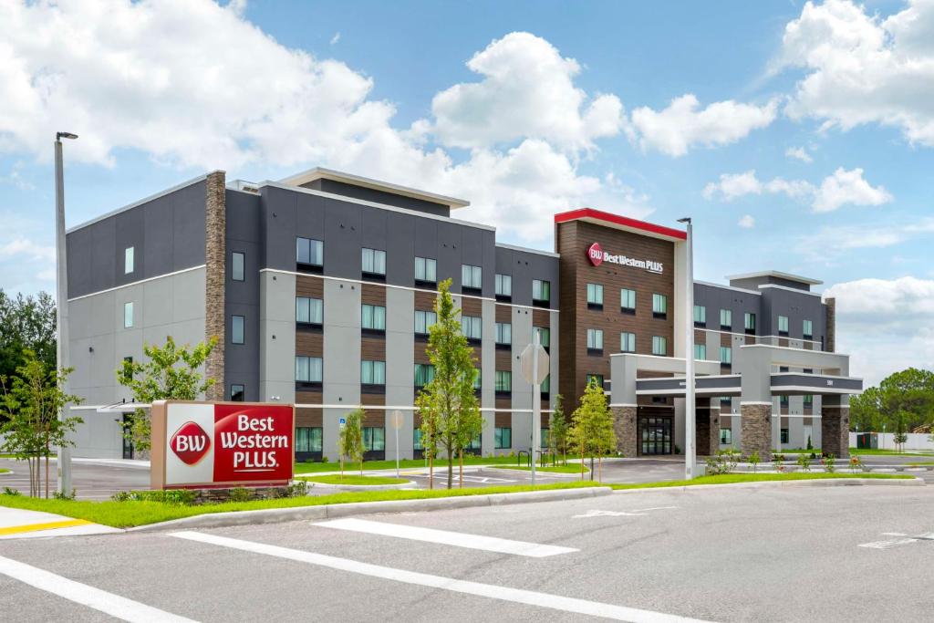 Best Western Plus Winter Haven Inn & Suites photo 2