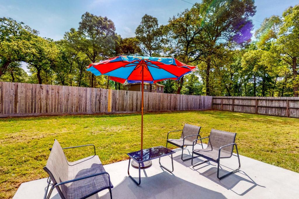 Conroe Lake Cabin Getaway photo 1