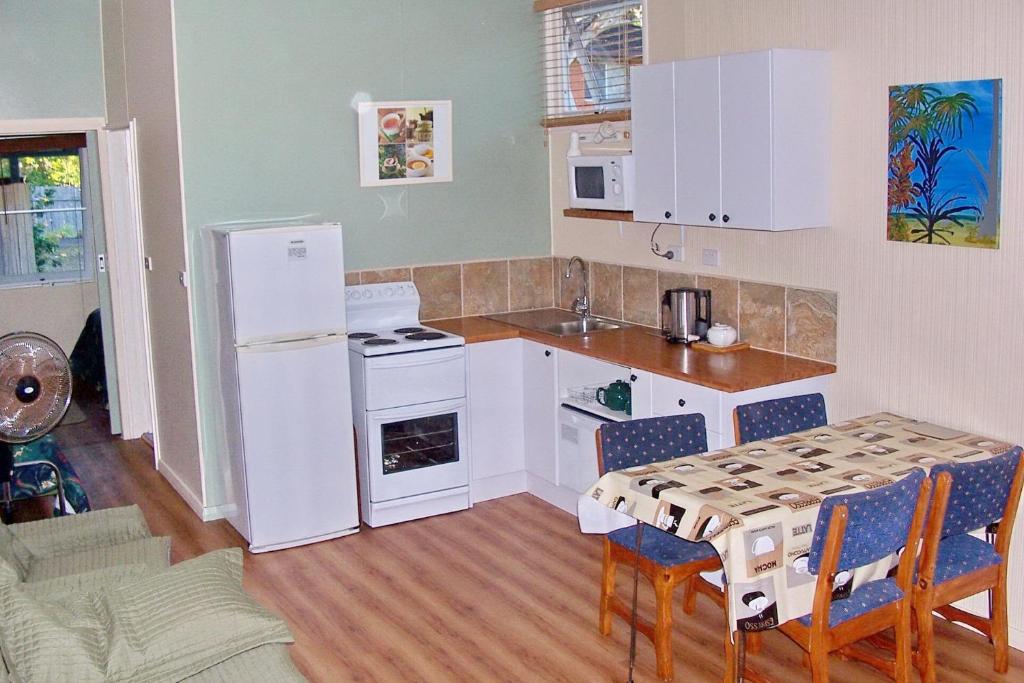Trial Bay Beach Cabin 2 - Bring your own linen. photo 2