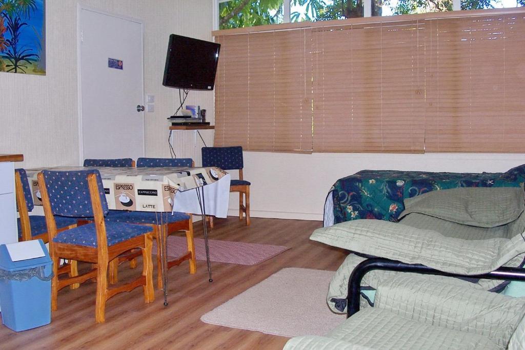 Trial Bay Beach Cabin 2 - Bring your own linen. photo 3