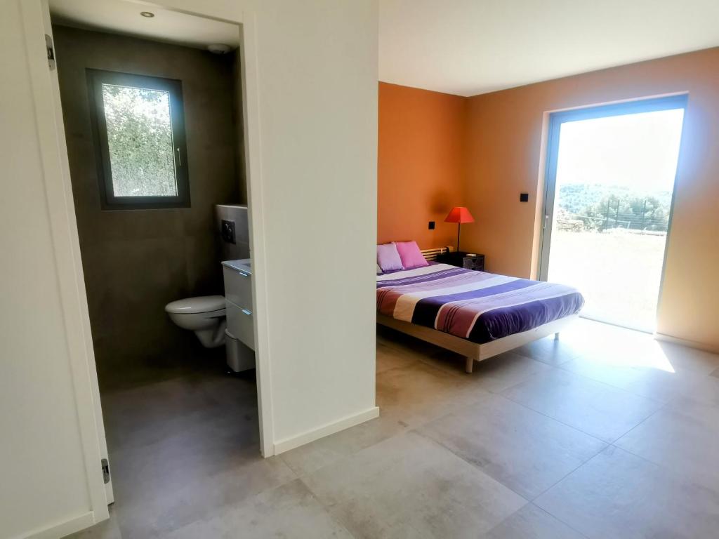 Villa La Voile au Vent - Sur les collines de la Cadière d'Azur - Villa spacieuse, 4 chambres, climatisée avec piscine à débordement, Vue mer et collines photo 4