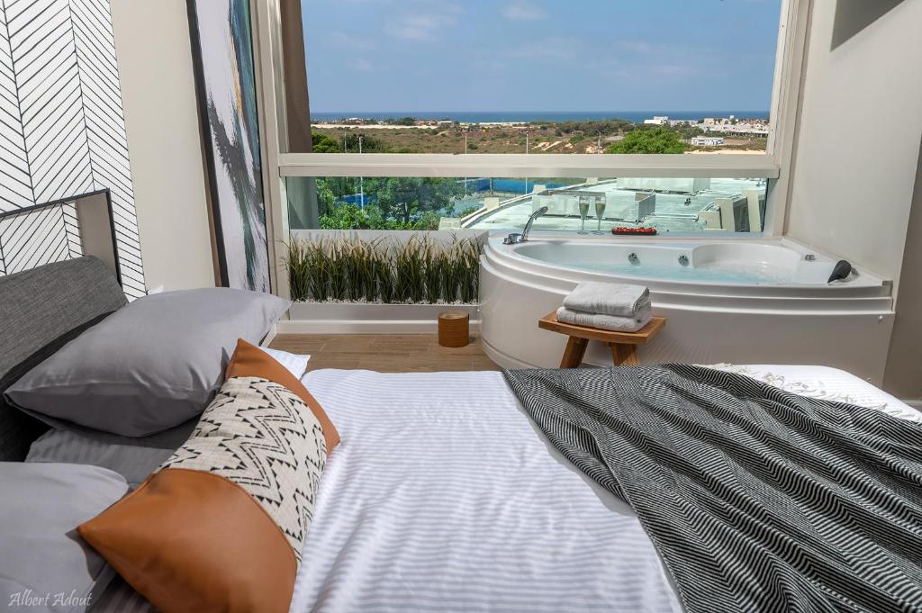 Mina's luxury suite - panoramic sea view- קיסריה photo 3