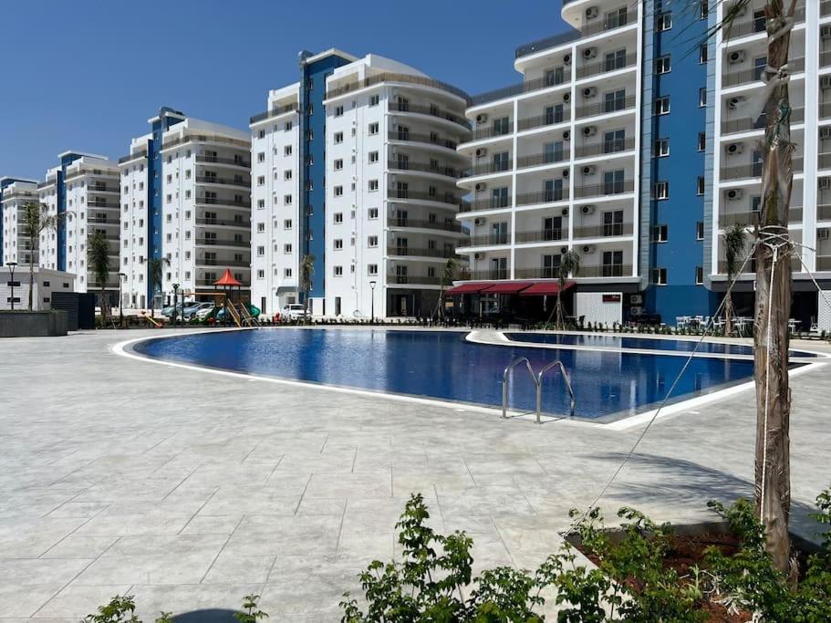 New Sea View Flat in Long Beach