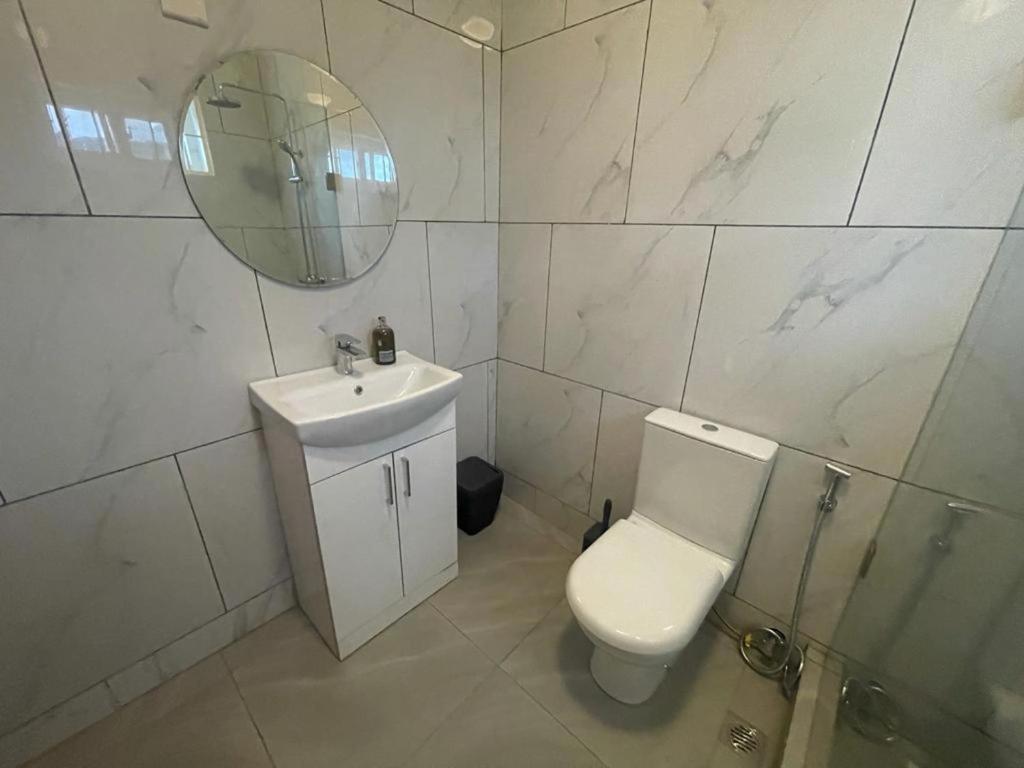 After 5 Apartment 1- 3 spacious en-suite bedrooms photo 4