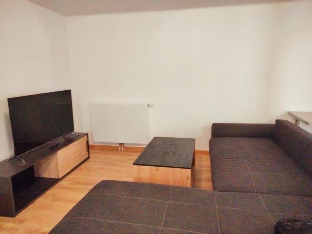 Appartement 3 Chambres rénové et spacieux, entierement meublé photo 3