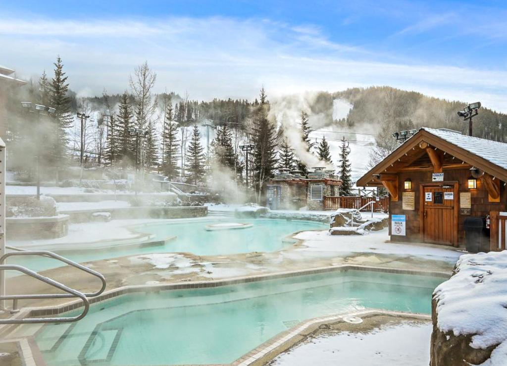 Perfect Ski or Bike in-out Hot Tub Pool photo 1