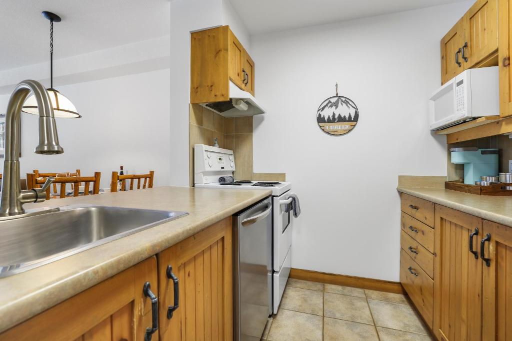 Perfect Ski or Bike in-out Hot Tub Pool photo 4
