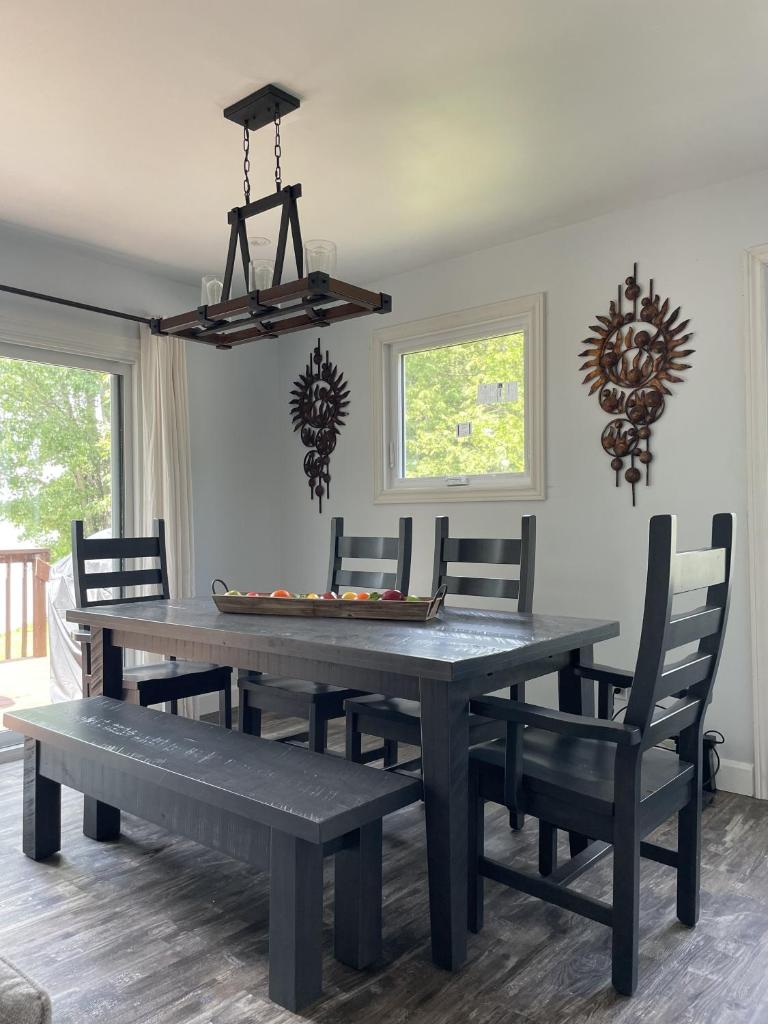 Modern, Sunset Waterfront Cottage with EV Charger photo 2
