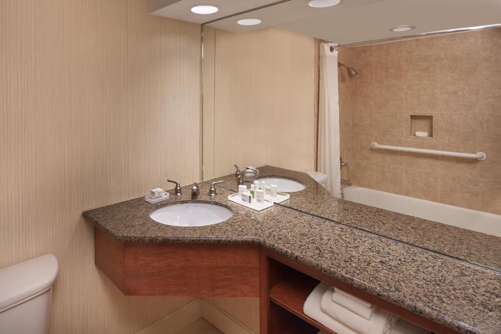 Holiday Inn - Executive Center-Columbia Mall, an IHG Hotel photo 2