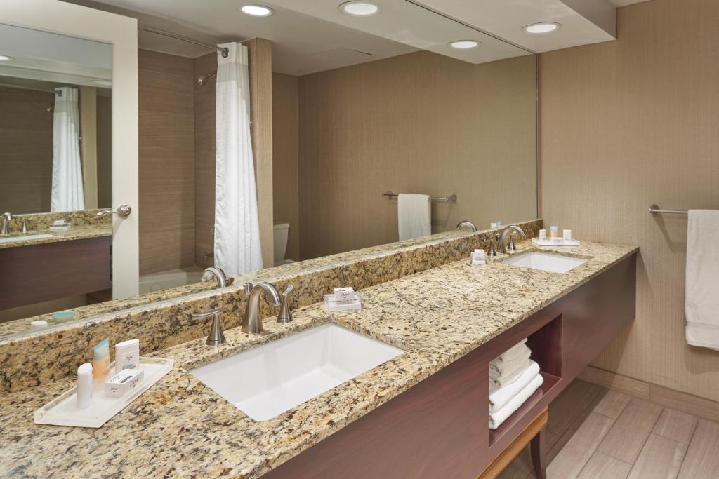 Holiday Inn - Executive Center-Columbia Mall, an IHG Hotel photo 3