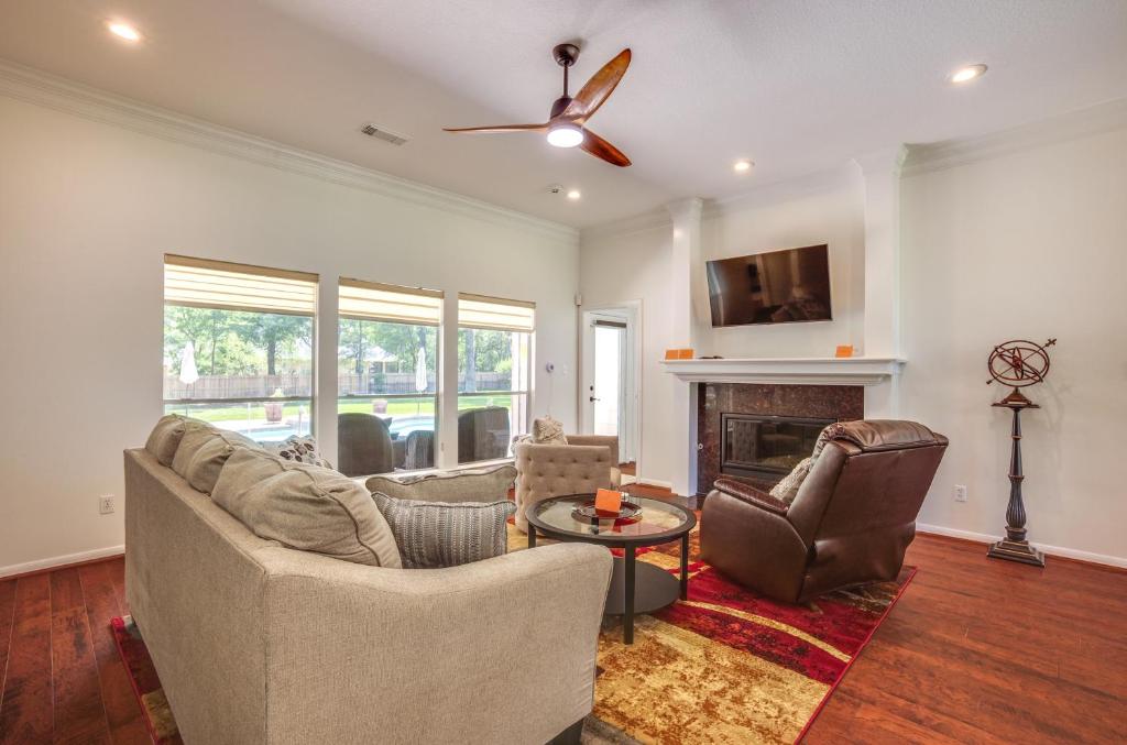 Sprawling Montgomery Oasis with Pool and Hot Tub! photo 4