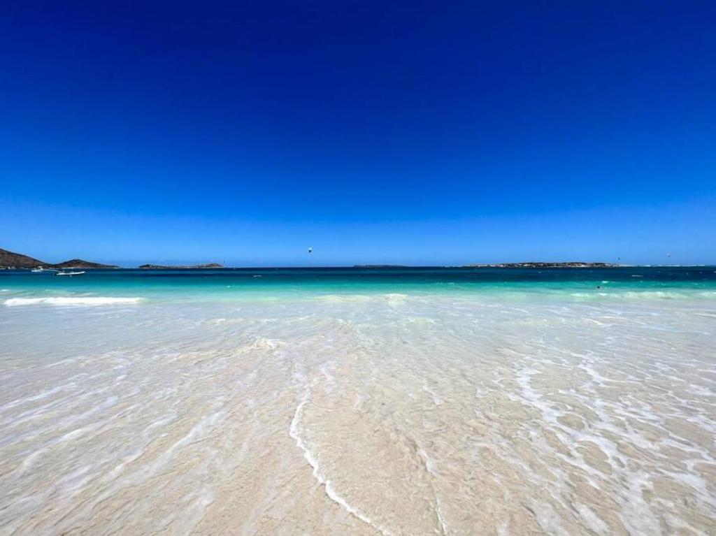 Eden Bleu, direct access to Orient Bay beach, swimming pool photo 2
