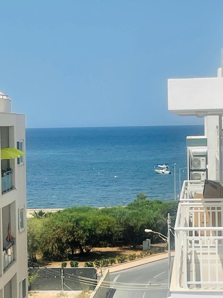 Side-seaview apartment near beach and close to St. Julians